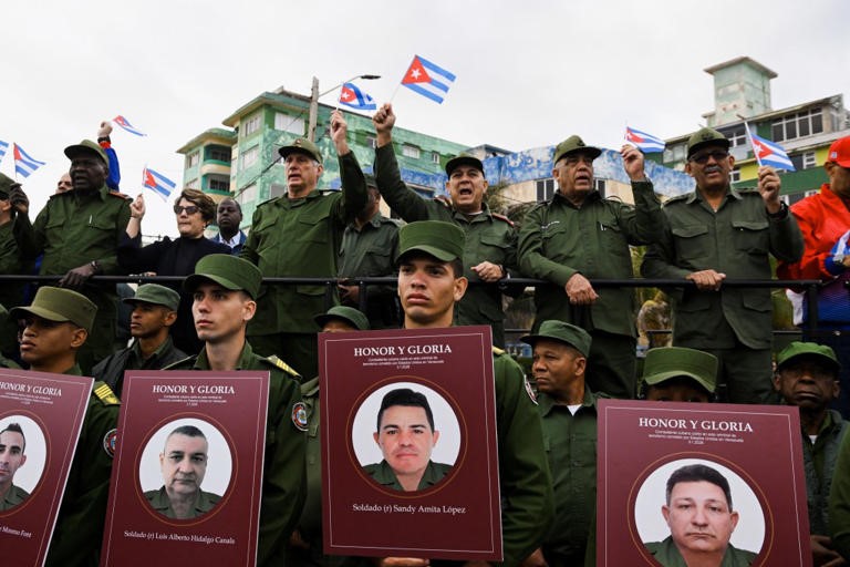 Forcat e sigurisë dhe mjekët kubanë largohen nga Venezuela, ndërsa presioni i SHBA-së intensifikohet