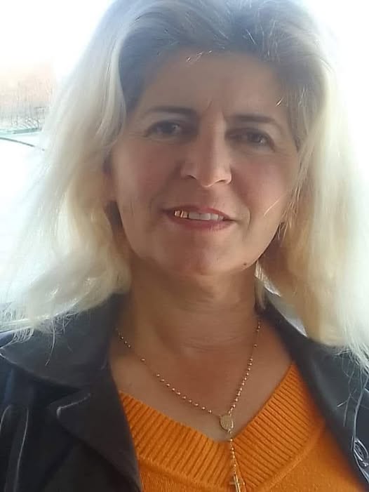 Drita Dekaj : DASHNIA E VERTET